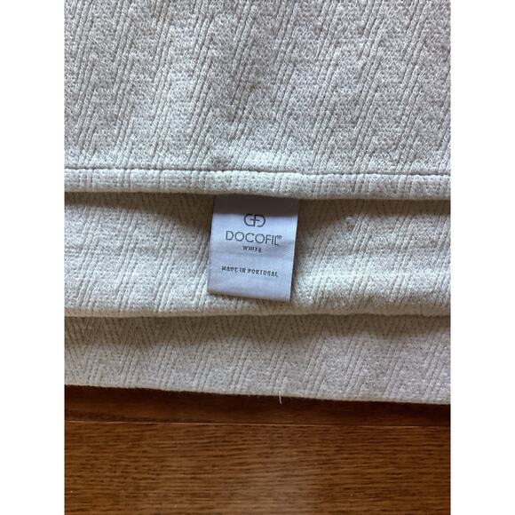 Docofil Chevron Design Beige/Cream Pillow Cover Fits 24x24 Pillow - Picture 2 of 5